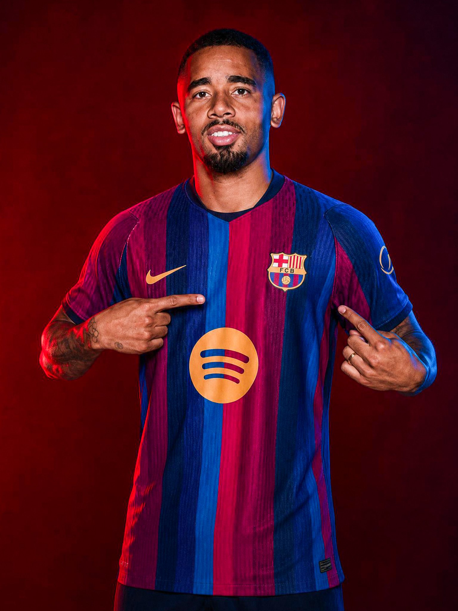 BREAKING TRANSFER NEWS