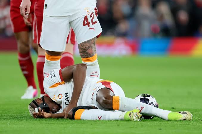 Victor Osimhen Suffers Injury Scare in Galatasaray Win Over Istanbul Başakşehir
