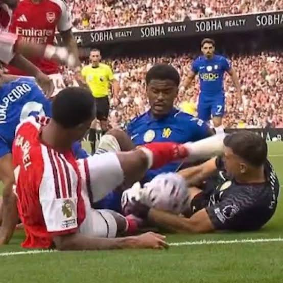ARSENAL, REFEREES AND THE JOKE THAT IS PREMIER LEAGUE OFFICIATING